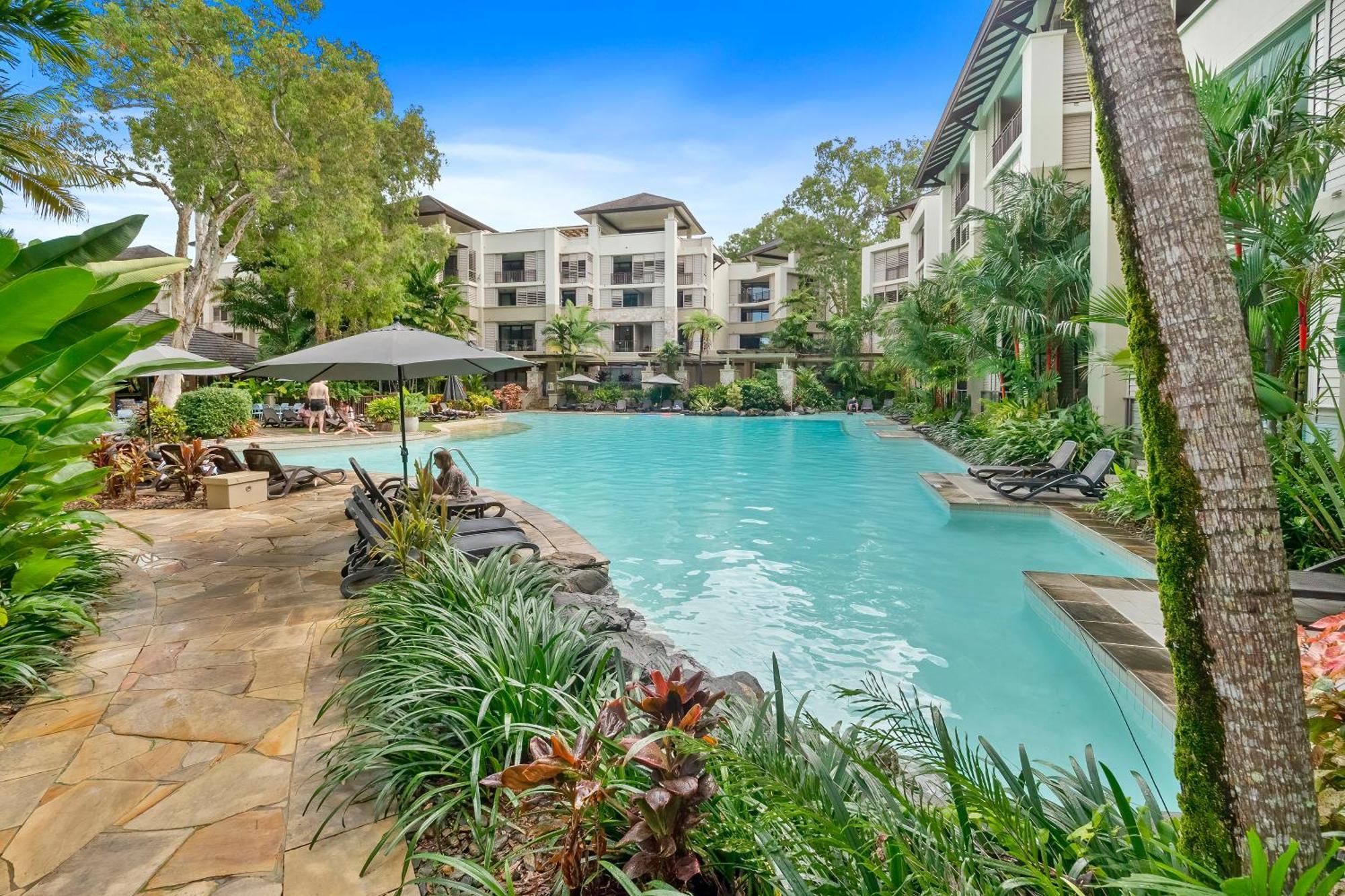 Private Apartments In The Temple Beachfront Resort Palm Cove Exterior foto