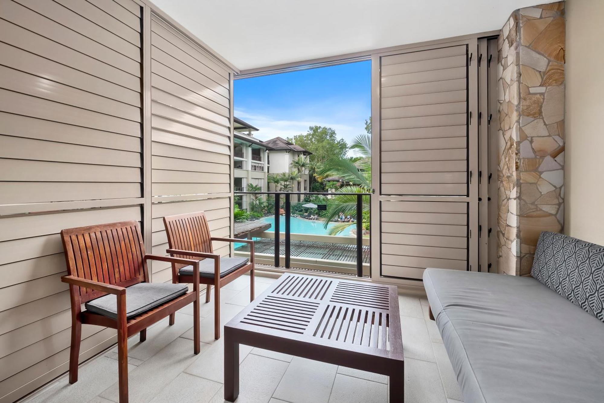 Private Apartments In The Temple Beachfront Resort Palm Cove Zimmer foto