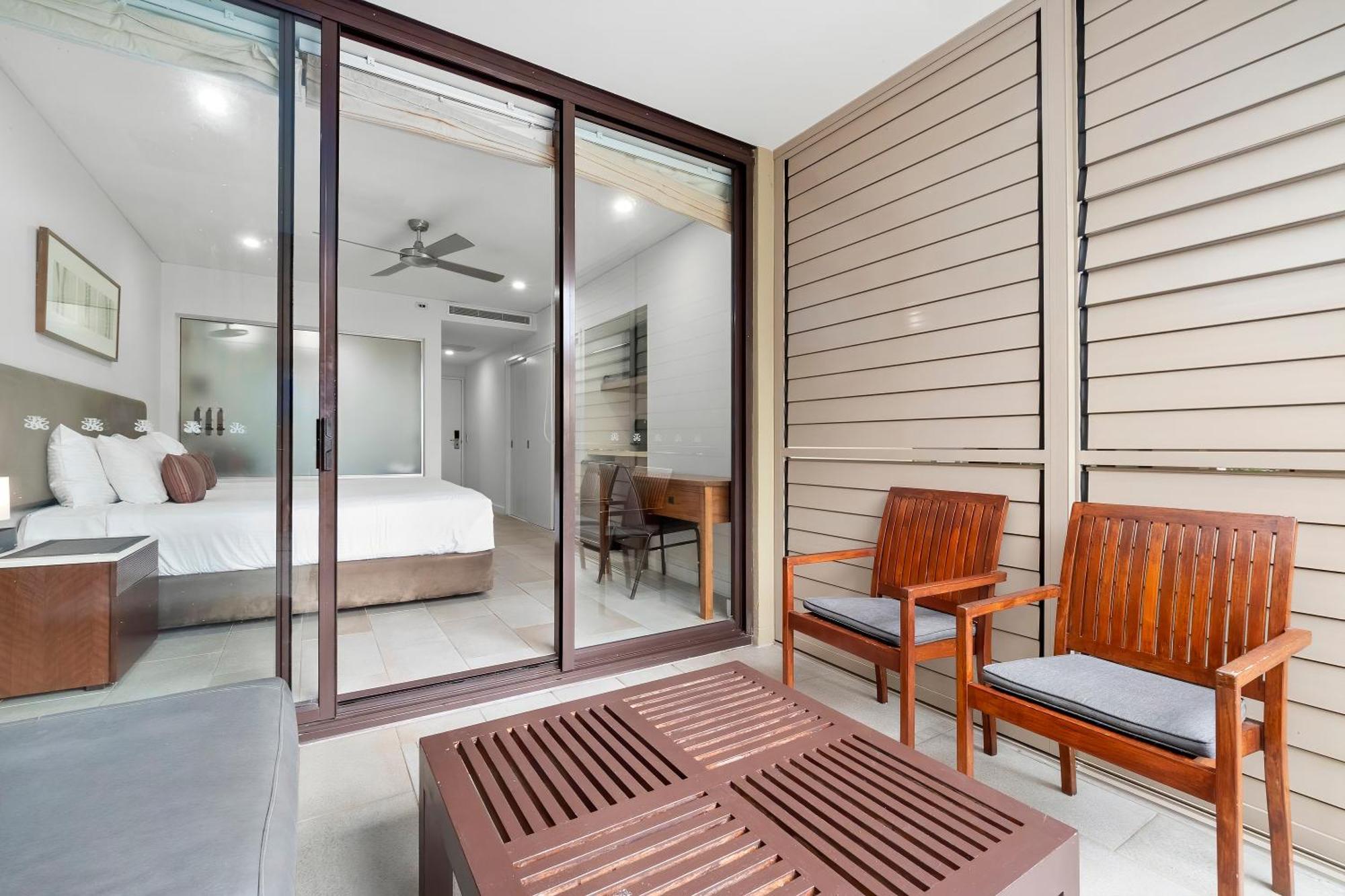 Private Apartments In The Temple Beachfront Resort Palm Cove Zimmer foto