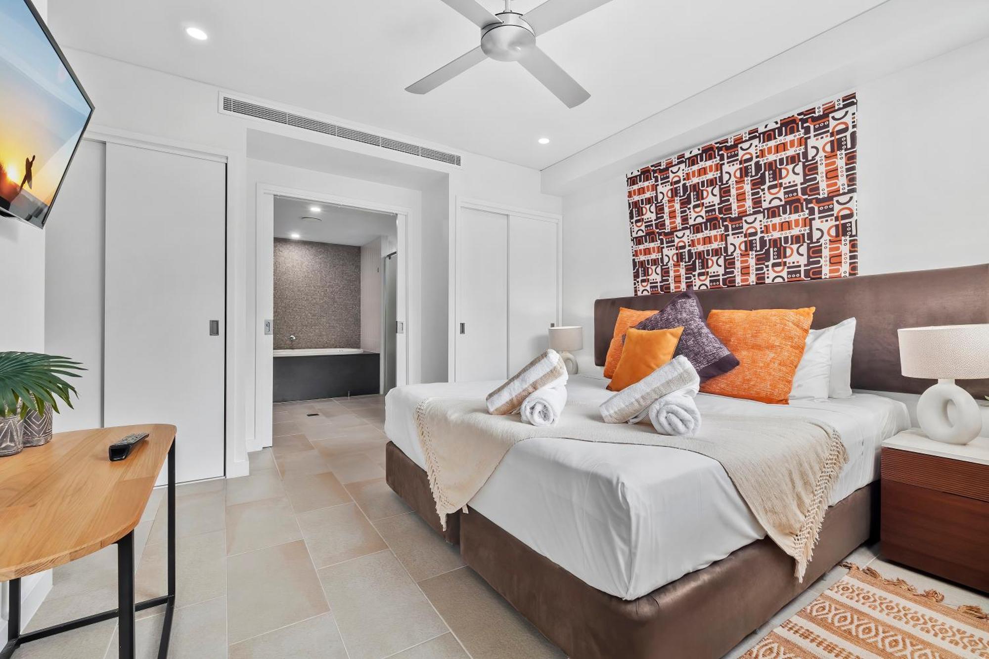 Private Apartments In The Temple Beachfront Resort Palm Cove Zimmer foto