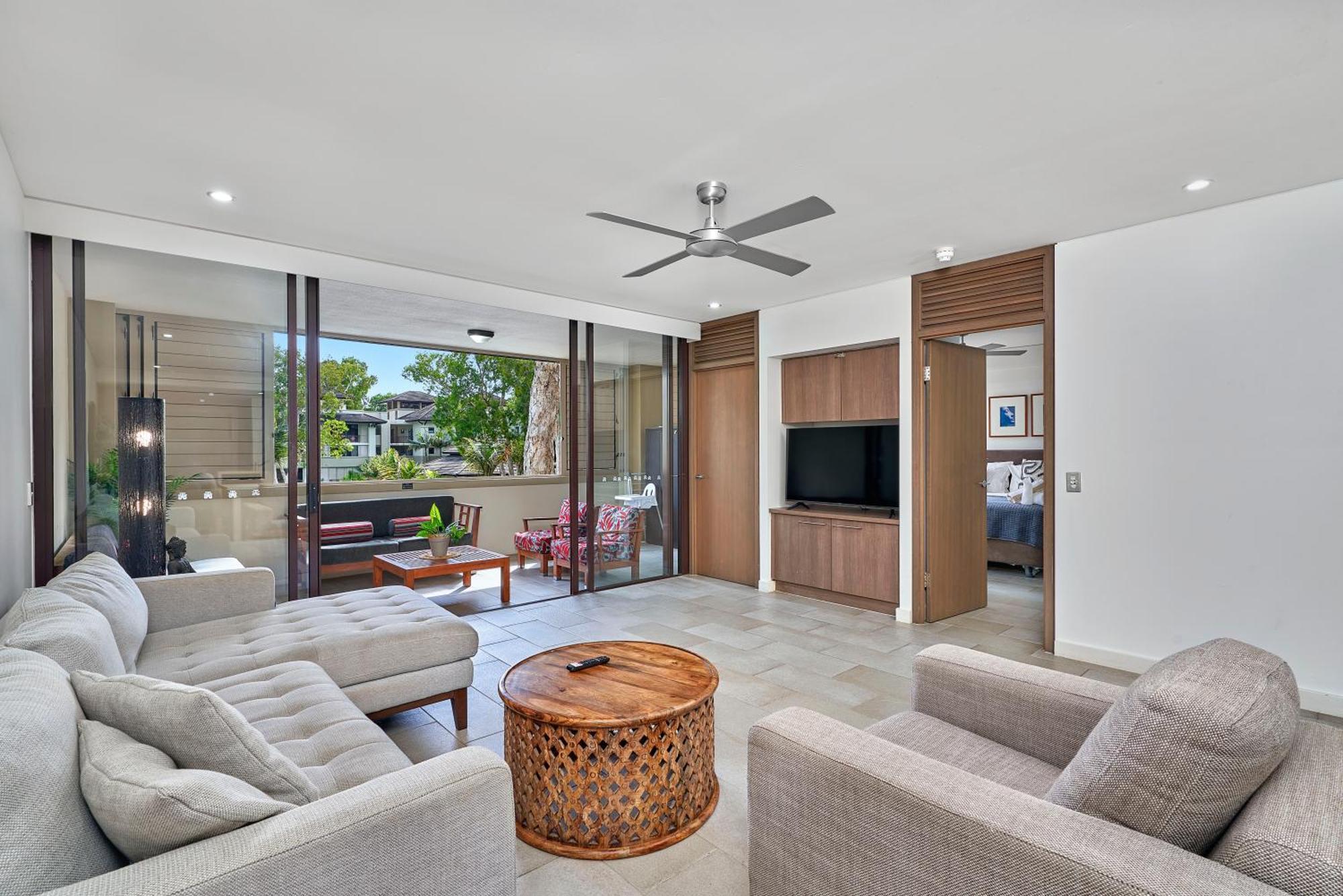 Private Apartments In The Temple Beachfront Resort Palm Cove Zimmer foto