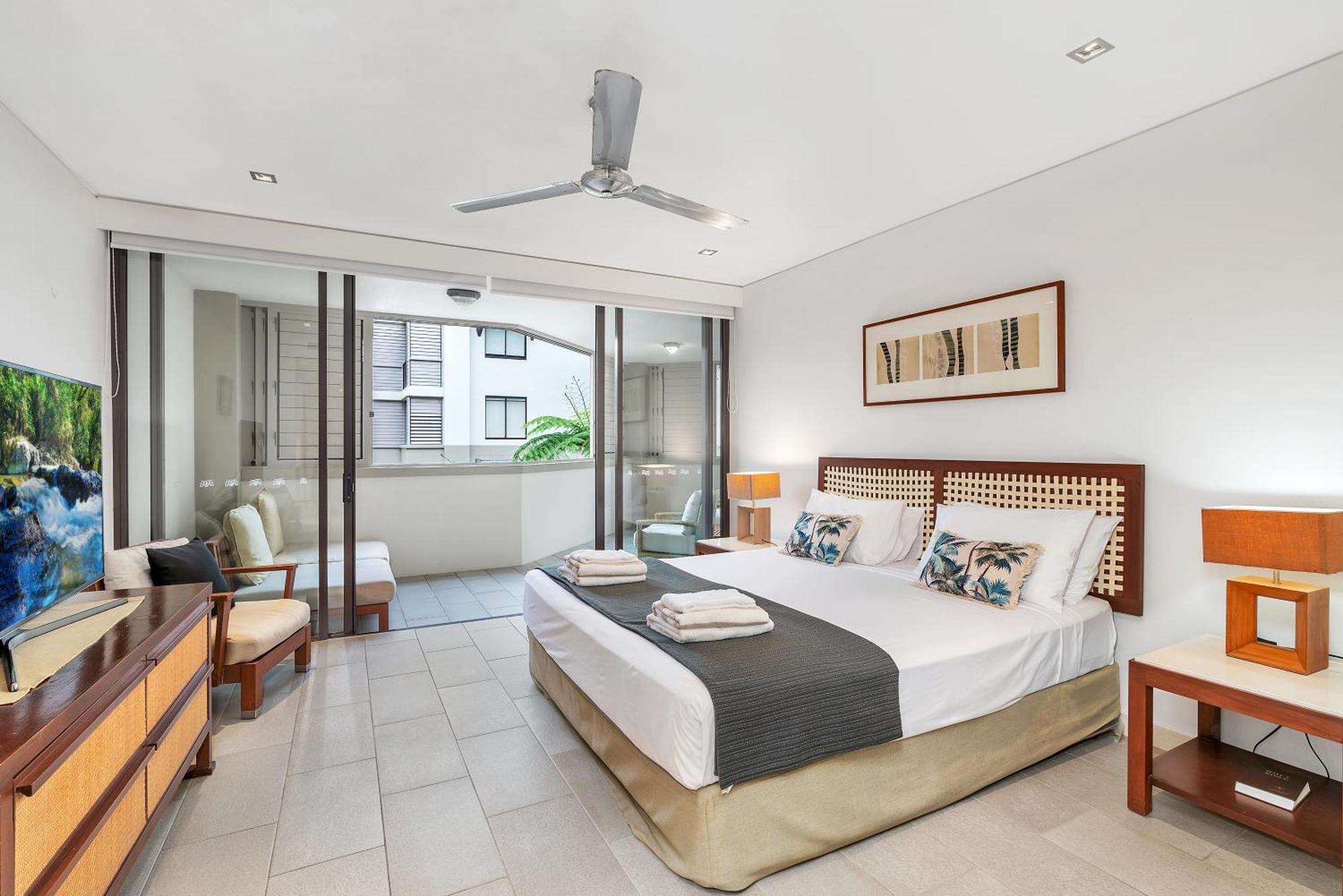Private Apartments In The Temple Beachfront Resort Palm Cove Zimmer foto
