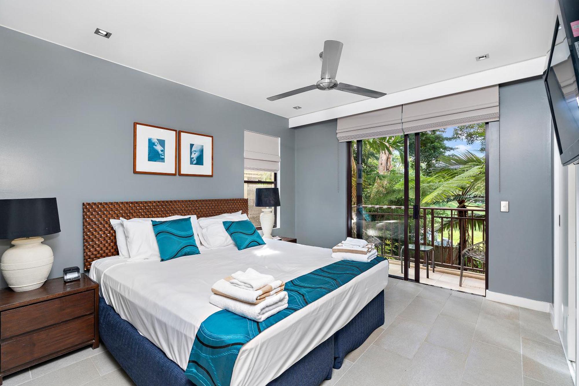 Private Apartments In The Temple Beachfront Resort Palm Cove Zimmer foto