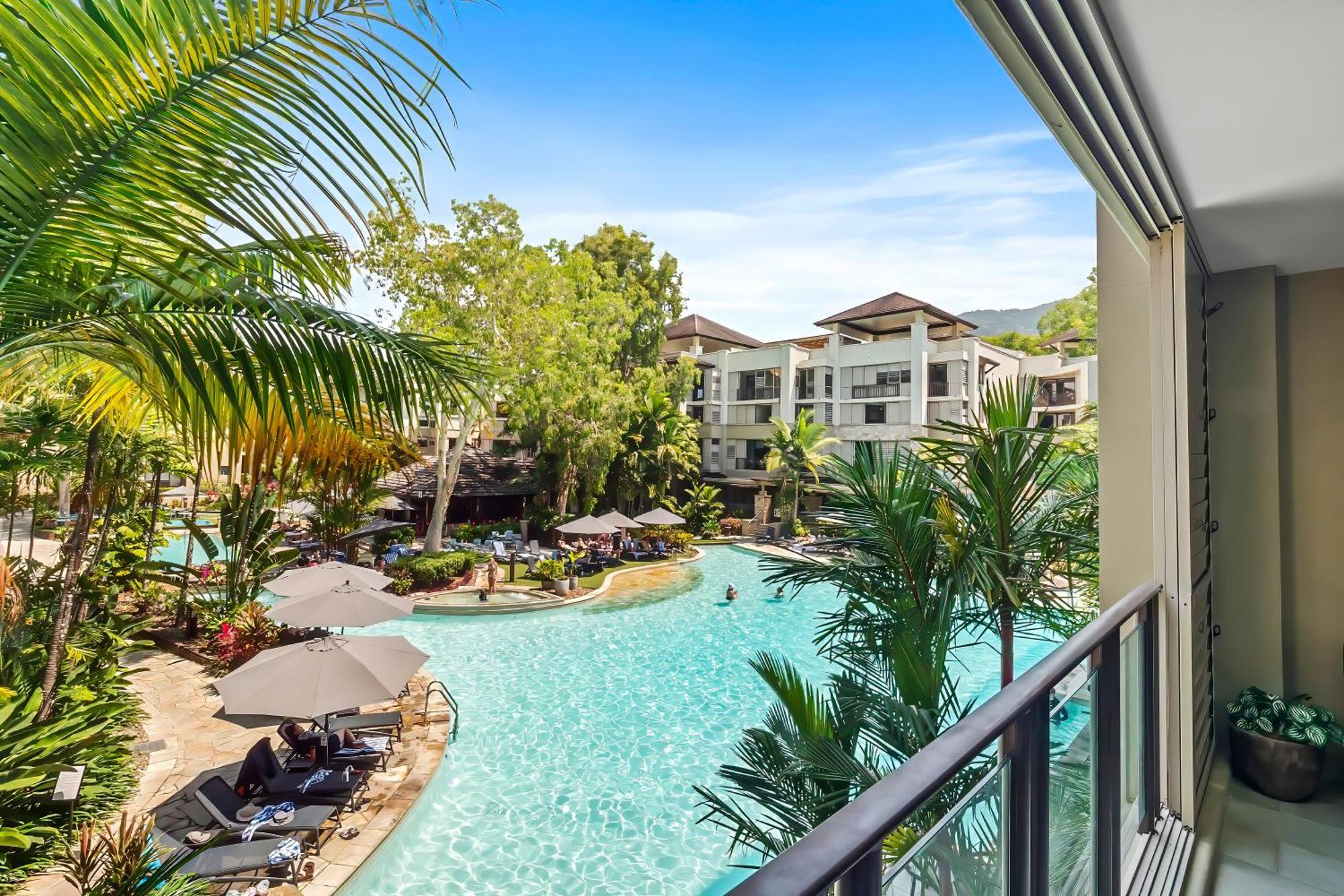 Private Apartments In The Temple Beachfront Resort Palm Cove Zimmer foto