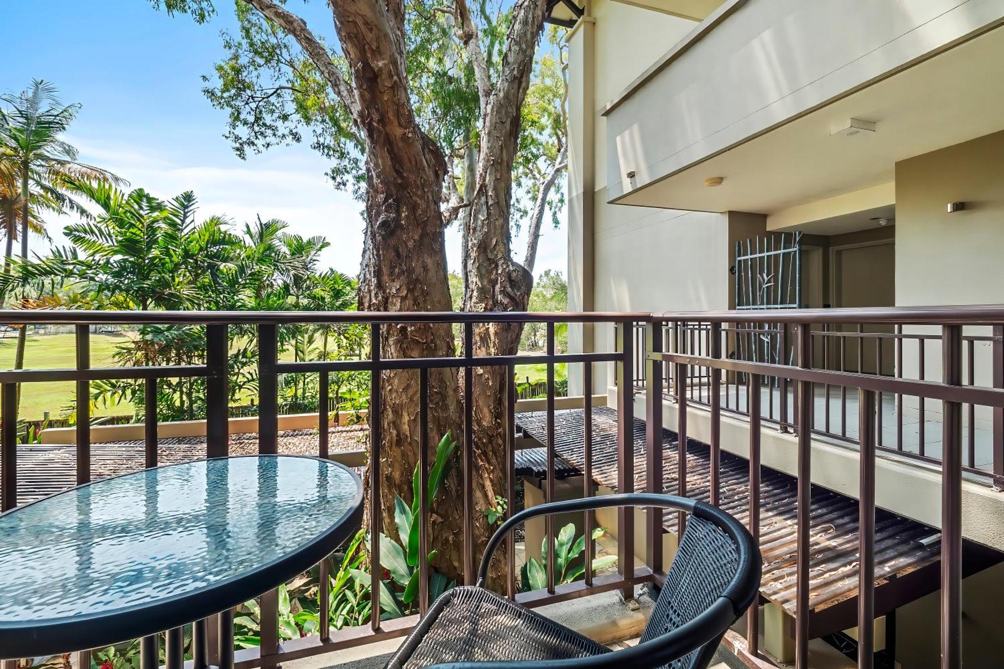 Private Apartments In The Temple Beachfront Resort Palm Cove Zimmer foto