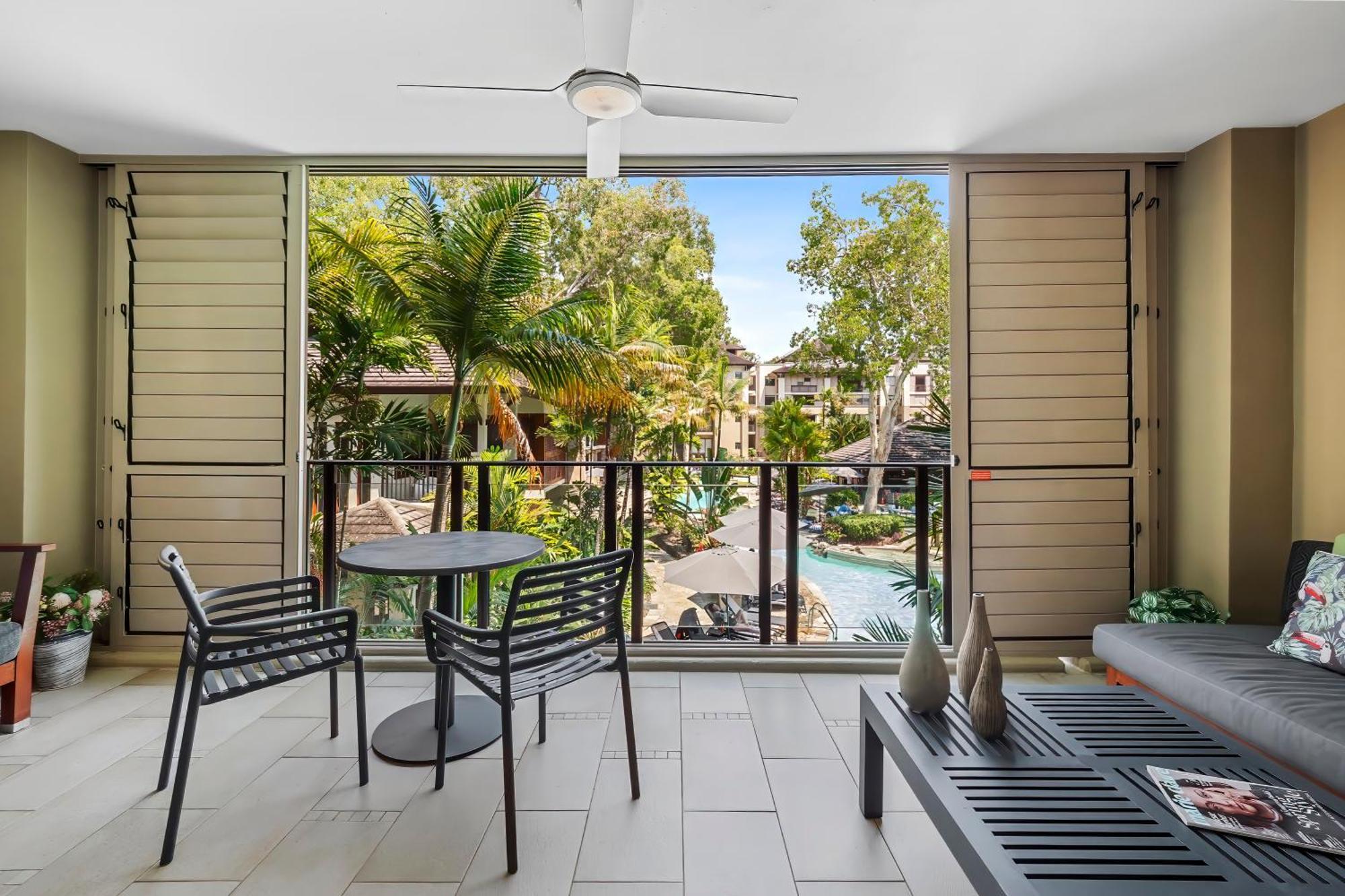 Private Apartments In The Temple Beachfront Resort Palm Cove Zimmer foto