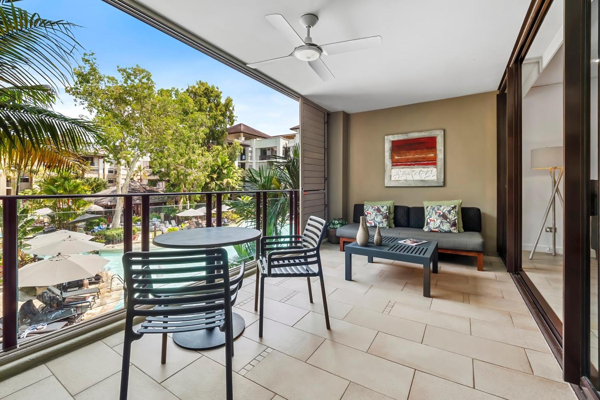 Private Apartments In The Temple Beachfront Resort Palm Cove Zimmer foto