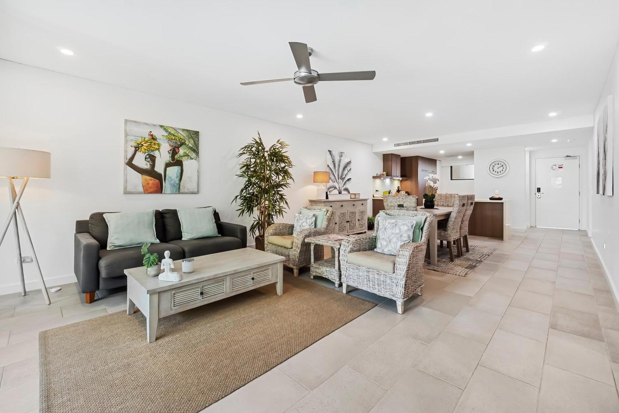 Private Apartments In The Temple Beachfront Resort Palm Cove Zimmer foto