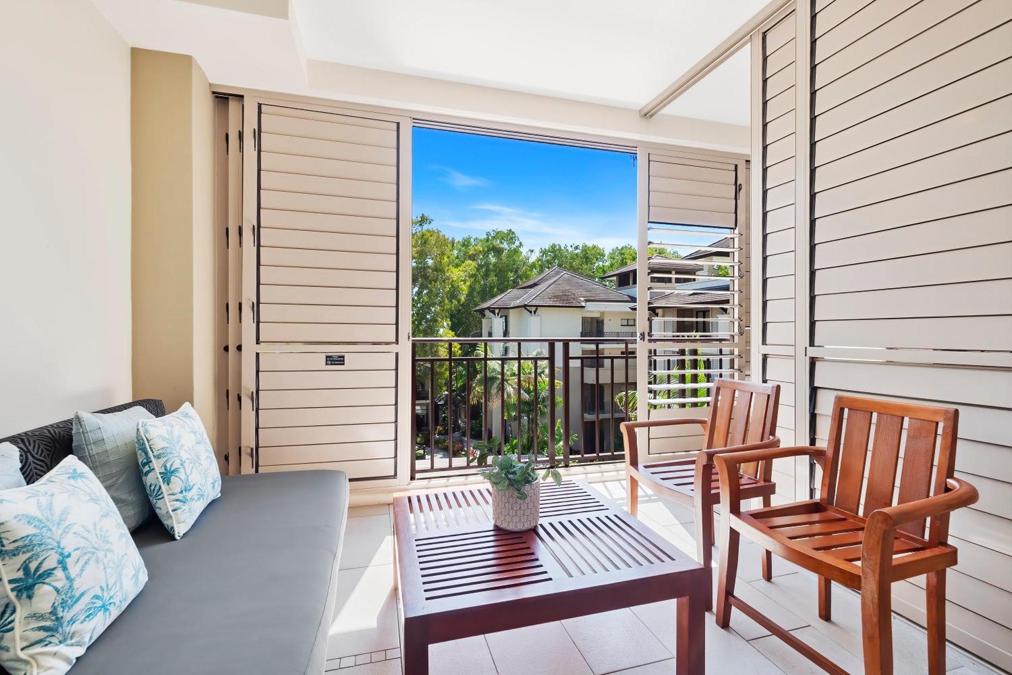 Private Apartments In The Temple Beachfront Resort Palm Cove Zimmer foto