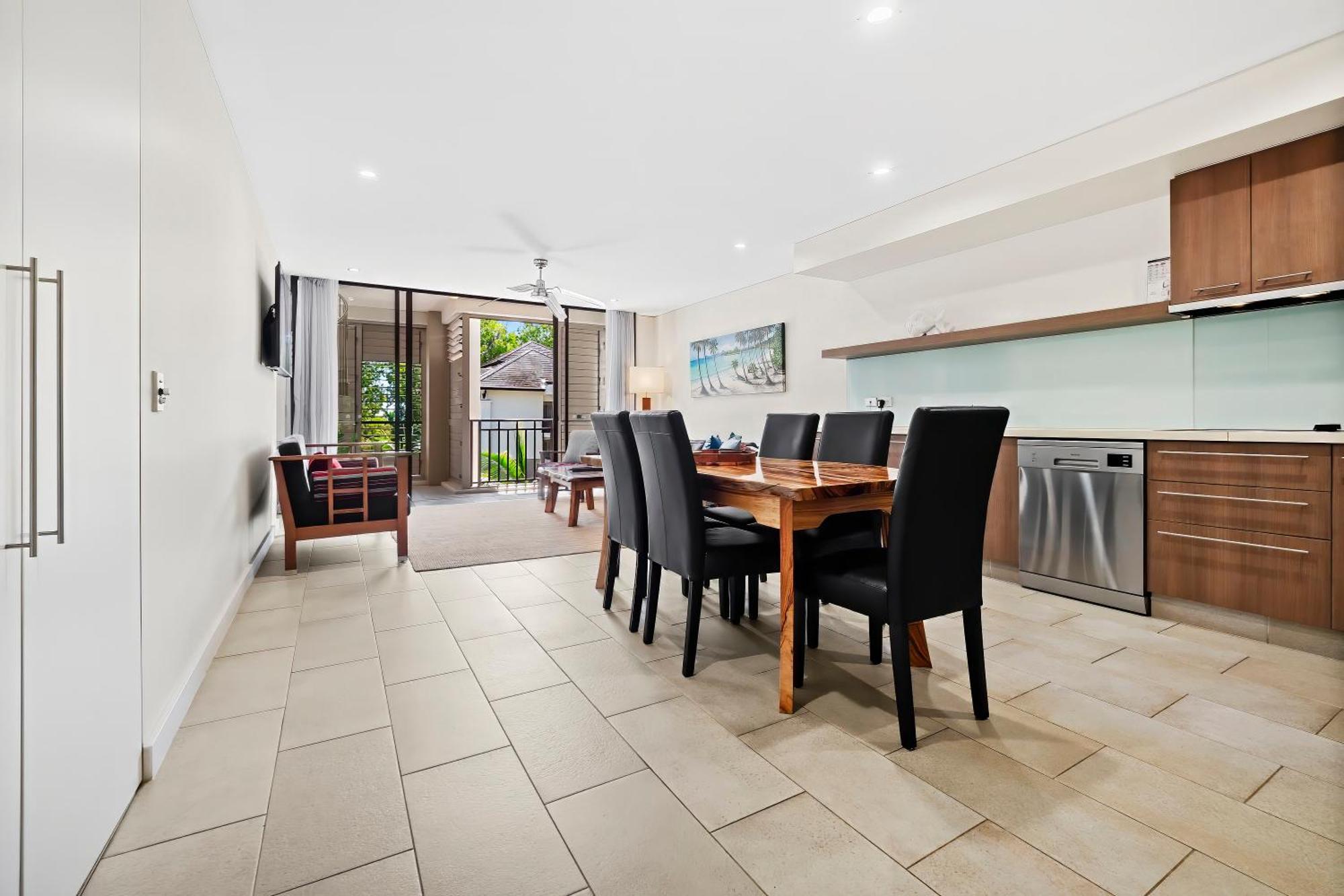 Private Apartments In The Temple Beachfront Resort Palm Cove Zimmer foto