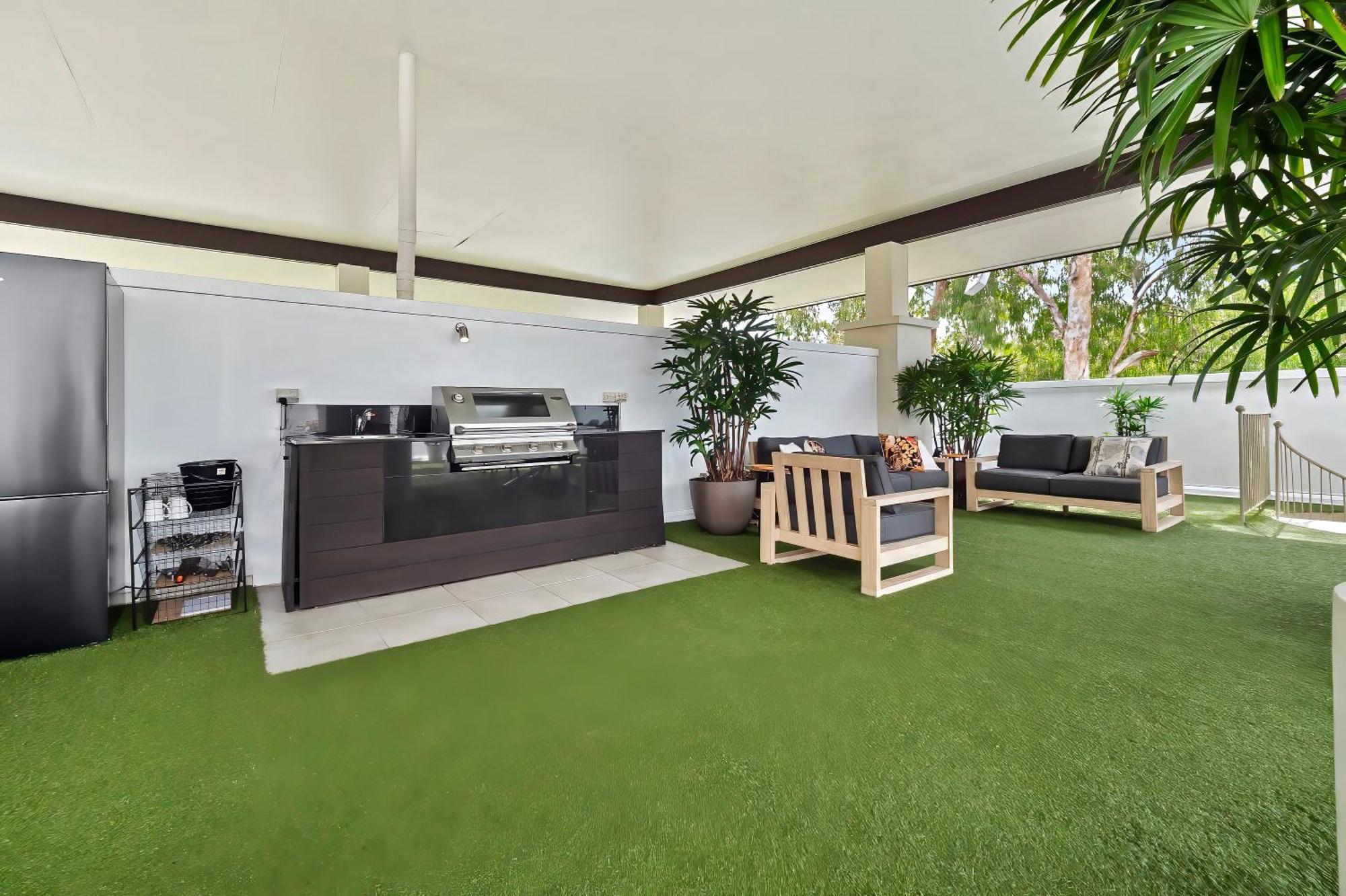 Private Apartments In The Temple Beachfront Resort Palm Cove Zimmer foto