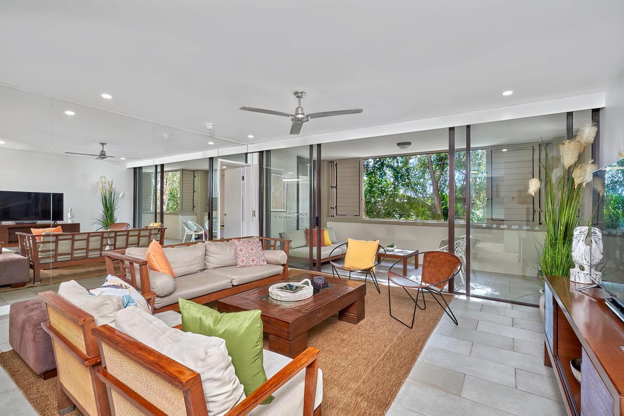 Private Apartments In The Temple Beachfront Resort Palm Cove Zimmer foto