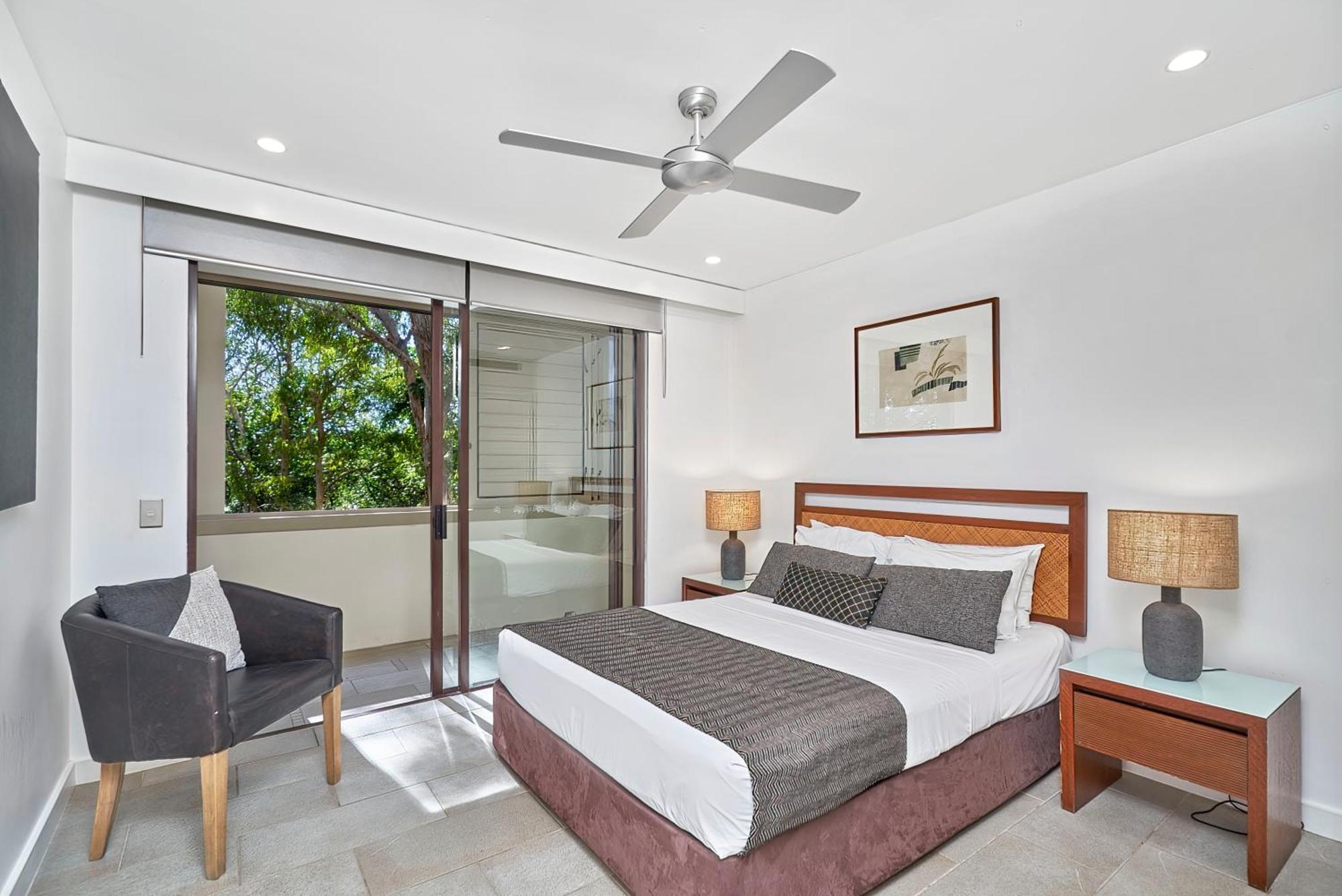 Private Apartments In The Temple Beachfront Resort Palm Cove Zimmer foto