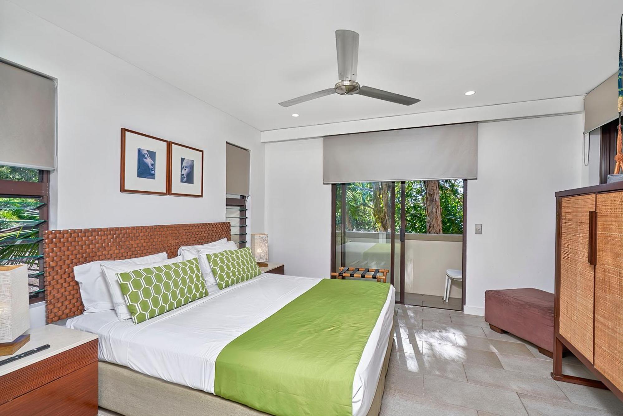 Private Apartments In The Temple Beachfront Resort Palm Cove Zimmer foto
