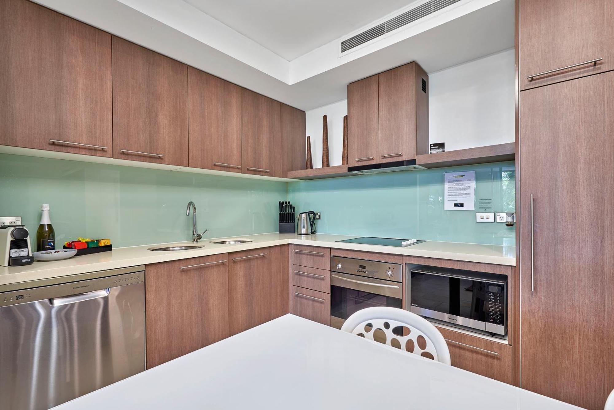 Private Apartments In The Temple Beachfront Resort Palm Cove Zimmer foto